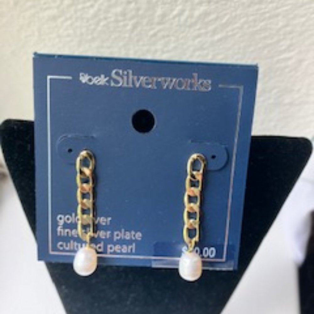 NWT! FRESHWATER PEARL ON YELLOW GOLD FINE SILVER PLATED CHAIN DROP EARRINGS